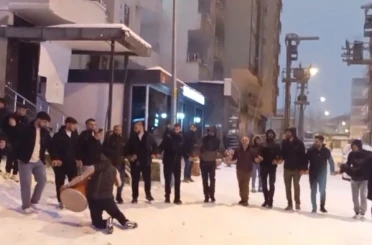 Batman’da yıllar sonra gelen kar sevinci: Davul zurna, halay ve kızak keyfi 