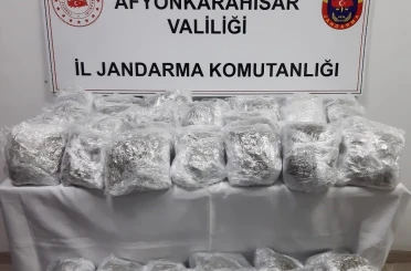 Bavulların içerisinden yaklaşık 17 kilogram uyuşturucu çıktı 