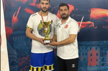 Bayburtlu boksör Toprak Salman Türkiye şampiyonu oldu 