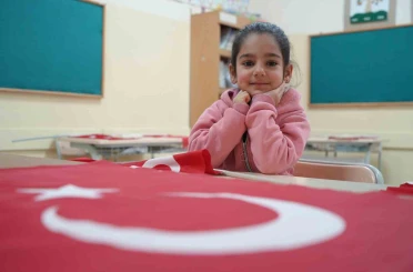 Bayburt’ta 14 bin 319 öğrenci ‘Bayrak Sevgisi’ temasıyla ikinci döneme başladı 