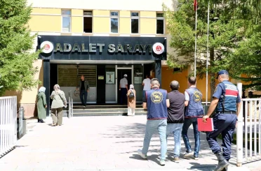 Bayburt’ta 15 yıl 4 ay hapis cezası bulunan hükümlü yakalandı 