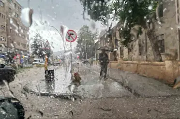 Bayburt’ta gök gürültülü sağanak etkili oldu
