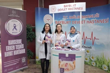 Bayburt’ta meme kanseri farkındalık standı açıldı 