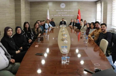 Bayburt’ta üstün başarı gösteren diş hekimlerine teşekkür belgesi verildi 