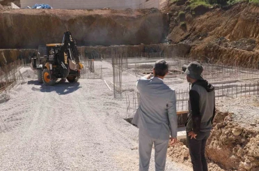 Bayburt’ta yapımı devam eden okul inşaatlarında çalışmalar sürüyor 