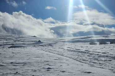Bayburt’un yüksek kesimlerinde kar erimesine bağlı çığ riski devam ediyor 