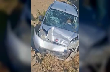 Baykan’da hafif ticari araç takla attı: Sürücü yaralandı 