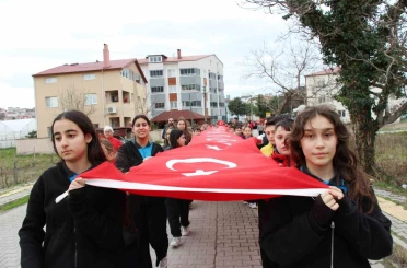 Bayrak Sevgisi Haftasında coşkulu yürüyüş 