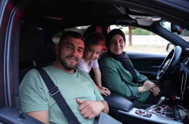 Bayrak ve ezan hasretiyle yola çıkan gurbetçilerin Kapıkule’den yurda girişleri sürüyor 