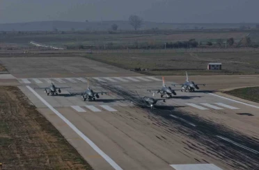 Bayraktar KIZILELMA "hava-hava" füzesiyle hedefi vurdu 