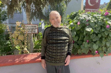 Bayram amcanın bahçeye yerleştirdiği özlü sözler dikkat çekiyor 