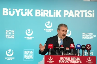 BBP Genel Başkanı Destici: "Ne yapmış Akın Gürlek, bahisçilerin üstüne gitmiş. Millet olarak teşekkür etmemiz lazım" 