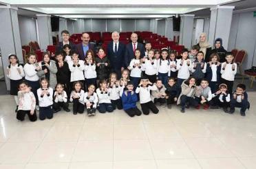 Belediye meclisinde minik misafirler yerel yönetimi yerinde öğrendi 