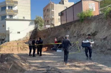 Belediyenin kazı çalışmasında kaya mezarı bulundu 