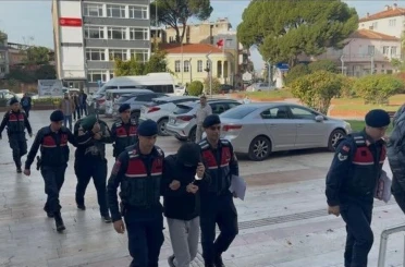 Beş kasa zeytin çaldılar, yakalandılar 