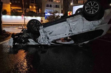 Beşiktaş’ta alkollü sürücü ortalığı birbirine kattı: 2 yaralı 