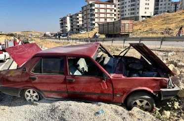 Besni’de kontrolden çıkan otomobil şarampole girdi: 1 yaralı 