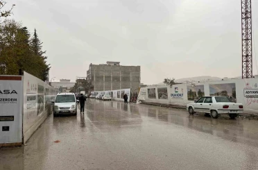 Besni’de sağanak yağış etkili oldu 