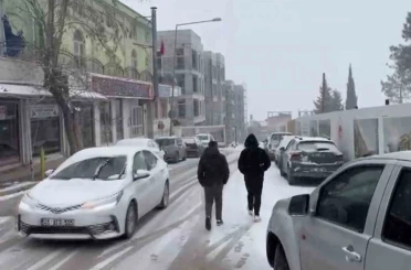 Besni’de yoğun kar yağışı başladı 