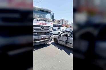 Beton mikseri ile otomobil çarpıştı: 2 yaralı 