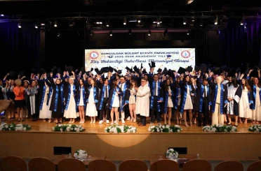BEUN Diş Hekimliği Fakültesinde gurur günü: 106 genç diş hekimi geleceğe uğurlandı 