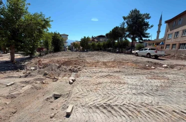Beyağaç Çarşı Meydanı modern bir görünüme kavuşuyor 