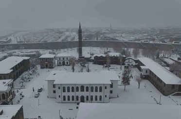 Beyaza bürünen 10 bin yıllık kent dronla görüntülendi 