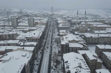 Beyaza bürünen Sultangazi havadan görüntülendi 