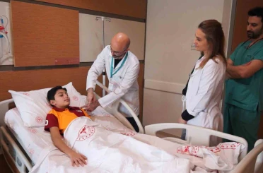 Beyin kanaması geçiren çocuk ameliyatsız tedavi ile hayata tutundu 