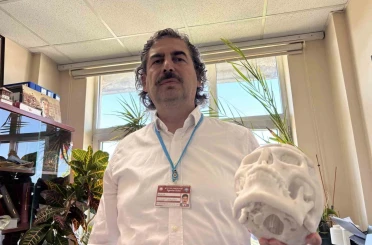 Beyin tümörü ameliyatı sonrası çöken alnı, 3 boyutlu implantla düzeltildi 