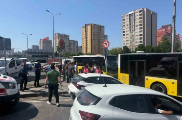 Beylikdüzü’nde 2 İETT Özel Halk Otobüsü çarpıştı: 2 yaralı 