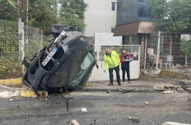 Beylikdüzü’nde kaladırımda yürüyen çocuğa araç çarptı: 1 ölü