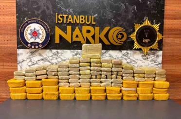 Beylikdüzü’nde uyuşturucu operasyonu: 62 kilo eroin ve metamfetamin ele geçirildi 