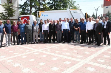 Beylikova Belediyesi’ne hibe edilen çöp aracı hizmete girdi 