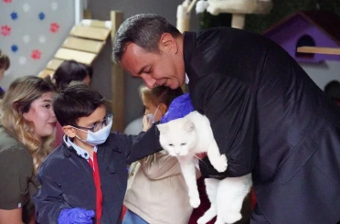 Beyoğlu’nda minikler barınaktaki hayvanlarla buluştu 