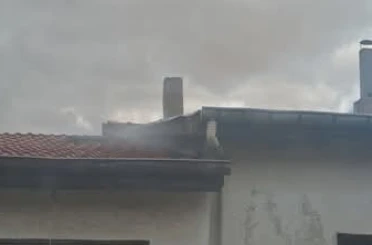 Beypazarı’nda dükkan çatısında çıkan yangın söndürüldü 