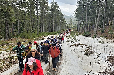 Beyşehir’de karda doğa yürüyüşü coşkusu