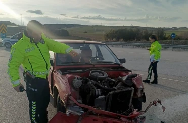 Beyşehir’de otomobil tırla çarpıştı: 2 yaralı