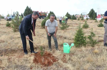 Beyşehir’de İlköğretim Haftası’nda fidanlar toprakla buluşturuldu 