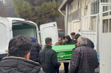 Bıçaklı kavgada öldürülen gencin cenazesi yakınlarına teslim edildi 