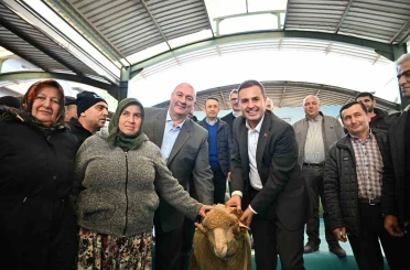 Bigadiçli üreticinin yüzünü Başkan Akın güldürdü 