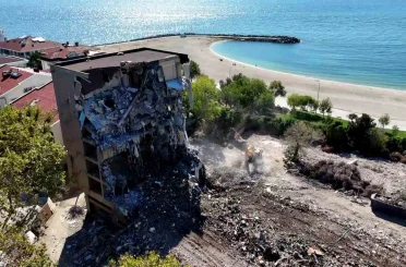 Bilderberg toplantılarından Yeşilçam yıldızlarına: İstanbul’un ikonik oteli Çınar, 66 yıllık serüvenin ardından yıkıldı 