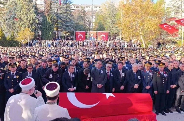 Bilecik şehidini 15 bin kişi ile uğurladı 