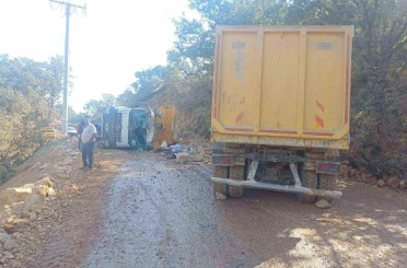 Bilecik’te 2 kamyon kafa kafaya çarpıştı, 2 yaralı 