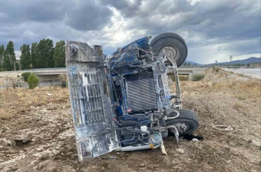 Bilecik’te devrilen tanker sürücüsü yaralandı 