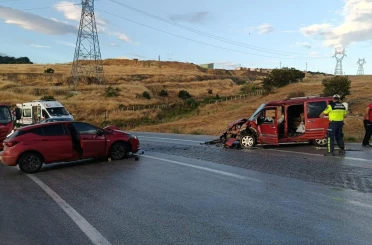 Bilecik’te iki otomobil kafa kafaya çarpıştı: 4 yaralı 
