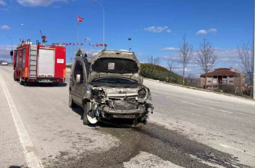 Bilecik’te kontrolden çıkan araç refüje çarptı 