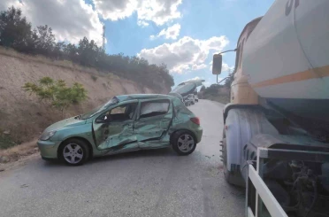 Bilecik’te kontrolden çıkan otomobil karşı yönden gelen su tankerine çarptı 
