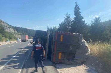 Bilecik’te kontrolden çıkan tır yan yattı 