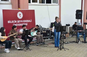 Bilecik’te öğrenciler kampüs konseriyle unutulmaz anlar yaşadı 